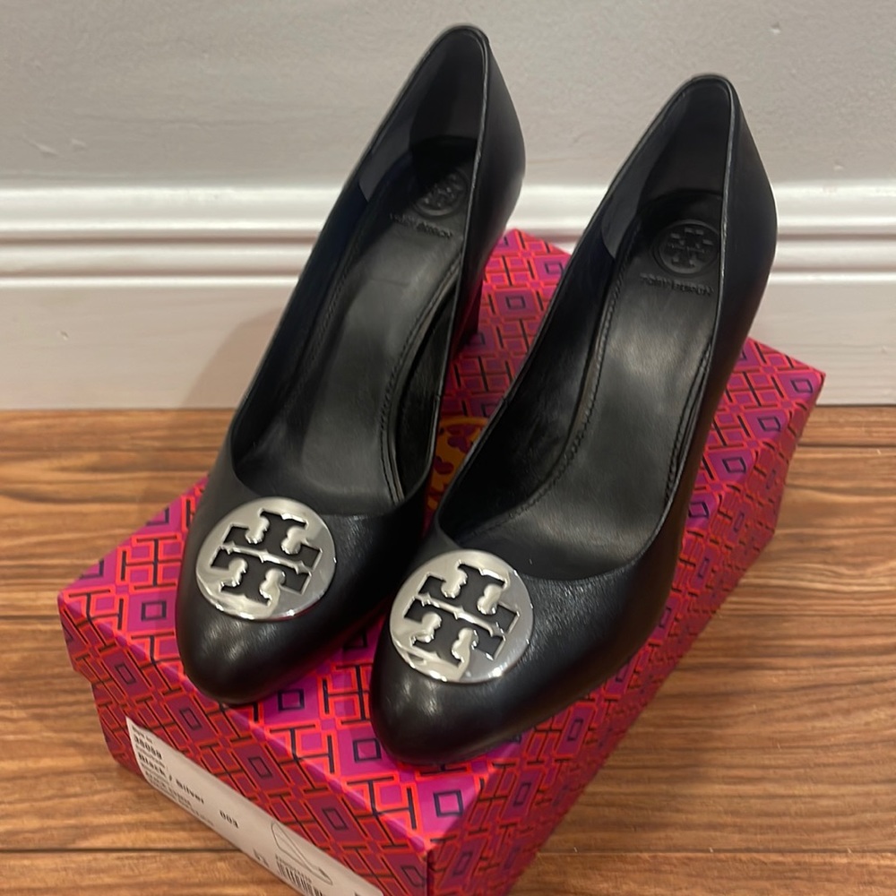 Tory Burch Black/Silver Alice 85MM wedges
